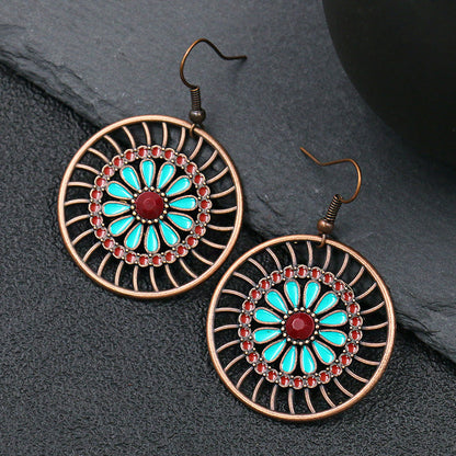 Round hollow shell love earrings