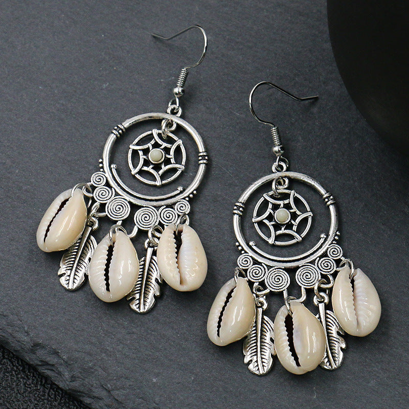 Round hollow shell love earrings