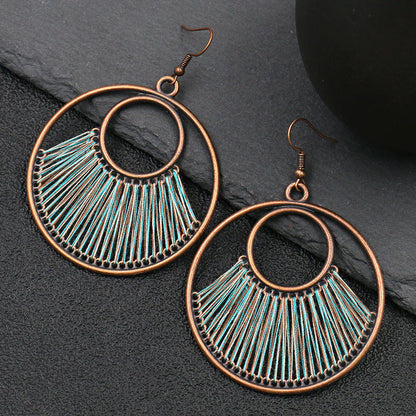 Round hollow shell love earrings