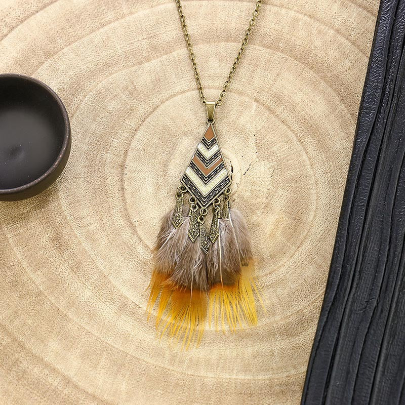 Round vintage feather tassel necklace