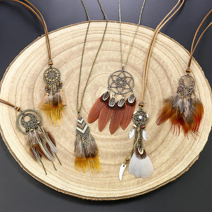 Round vintage feather tassel necklace