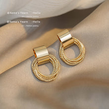 Load image into Gallery viewer, Retro Metallic Gold Multiple Small Circle Pendant Earrings 2022 New Jewelry fashion Wedding Party Unusual Earrings For Woman