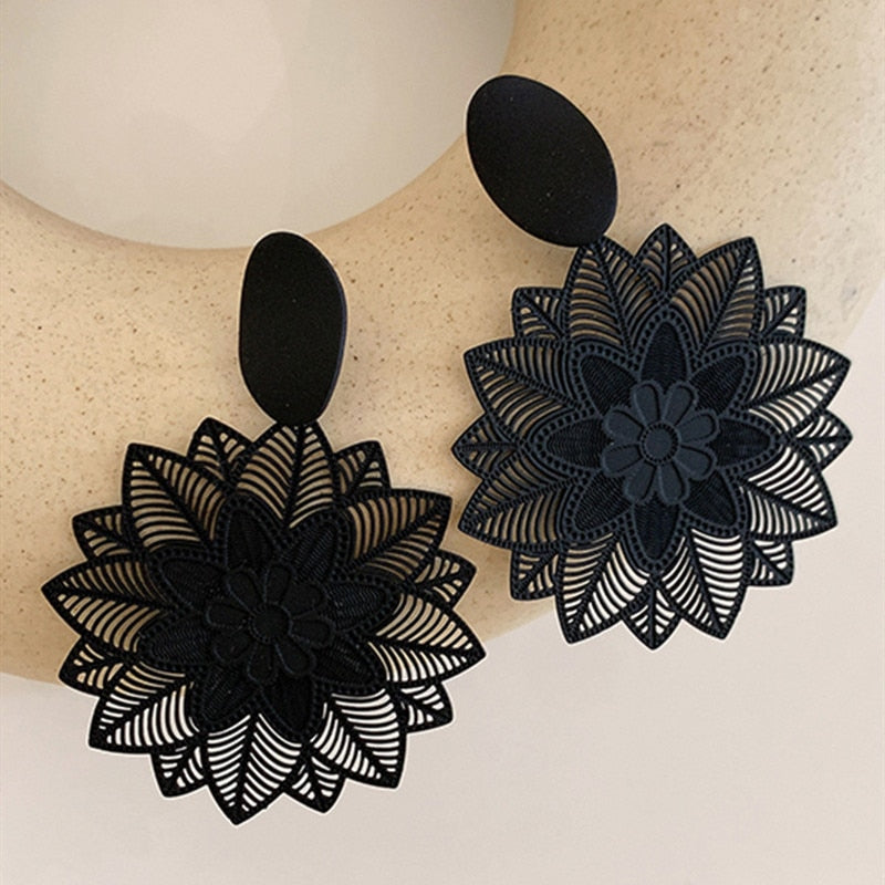 Black Forest Flower Hollow Out Pattern Drop Dangle Women Fashion Cute Earrings Korea Style Accessorise Jewelry