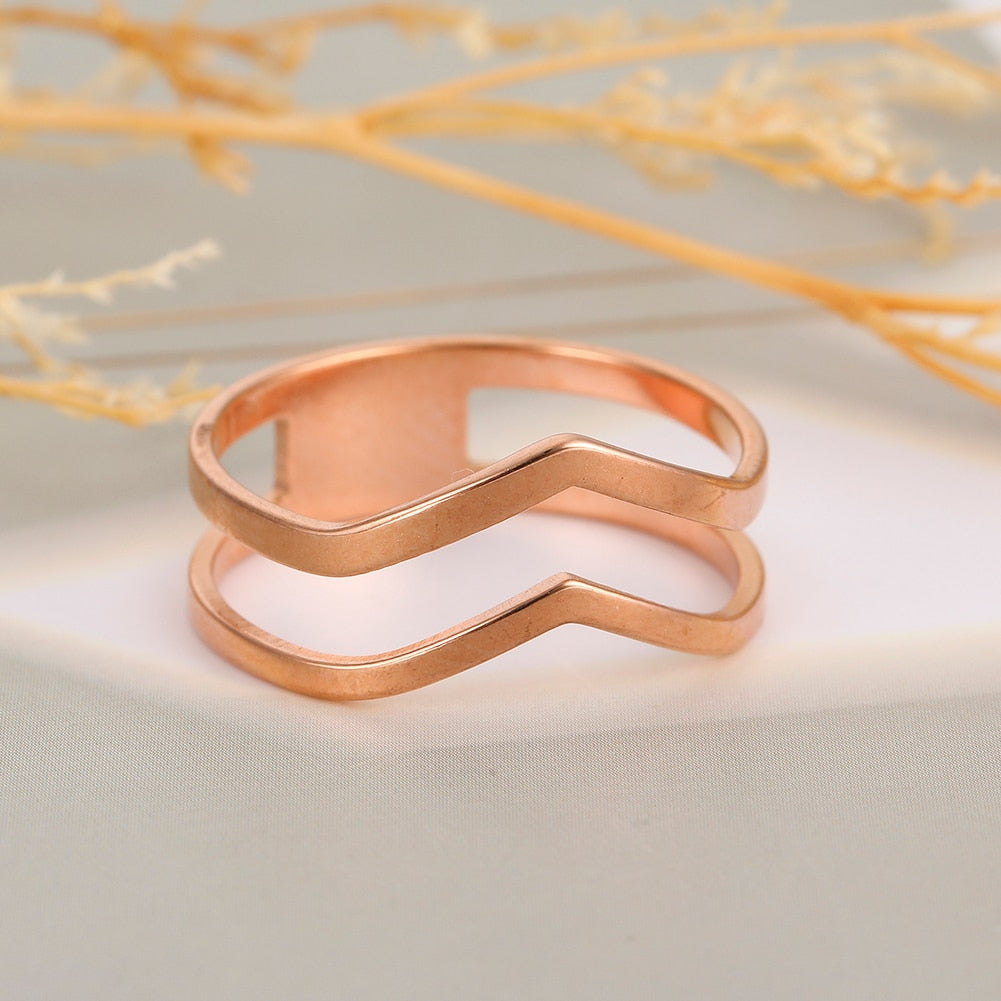 Skyrim 2022 Simple Geometrical Wave Ring Stainless Steel Gold Color Party Finger Rings Jewelry Birthday Gift for Women Girls