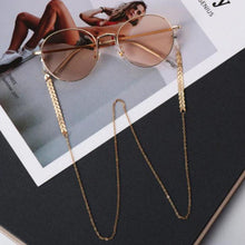 Load image into Gallery viewer, Women Fashion Pearls Sunglasses Chains Gold Eyeglasses Chains Sunglasses Holder Necklace Eyewear Retainer Accessories