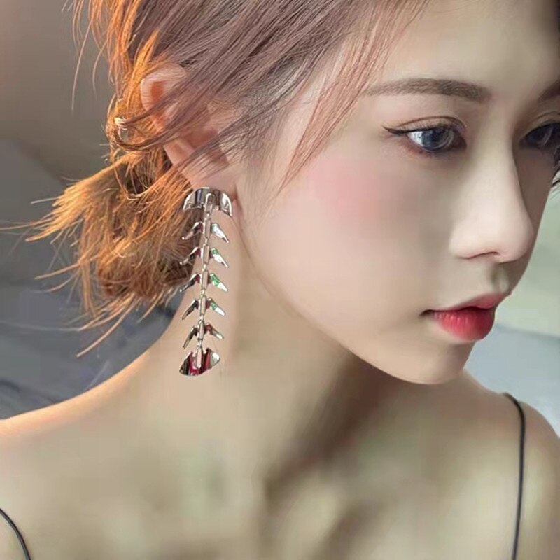 Exaggerated Hip-Hop Silver Metal Wind Simple Dovetail Bow Tassel Earrings Girl Personality Punk Fashion Ear Clip Jewelry Gift