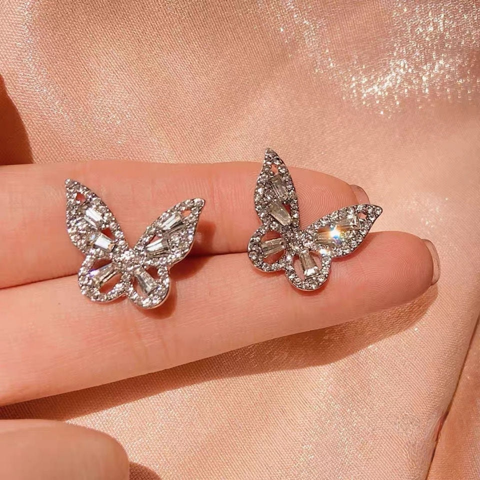 Pearl Rhinestone Bear Love Earrings Female Exquisite Small Earrings Korea Simple Cute Earrings Female Party Beautiful Jewelry