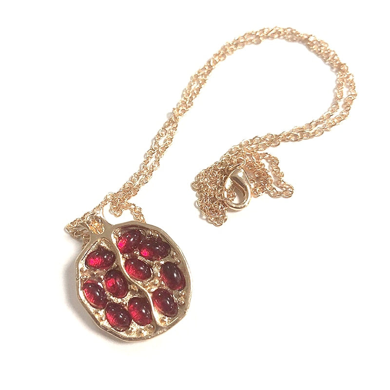 Vintage Fruit Fresh Red Garnet Necklace Classic Gold Color Resin Stone Pomegranate Pendant Necklace Jewelry for Women Best Gift