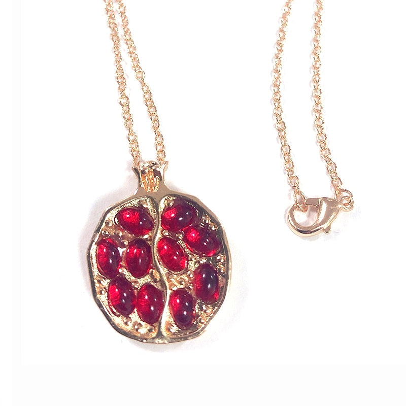 Vintage Fruit Fresh Red Garnet Necklace Classic Gold Color Resin Stone Pomegranate Pendant Necklace Jewelry for Women Best Gift