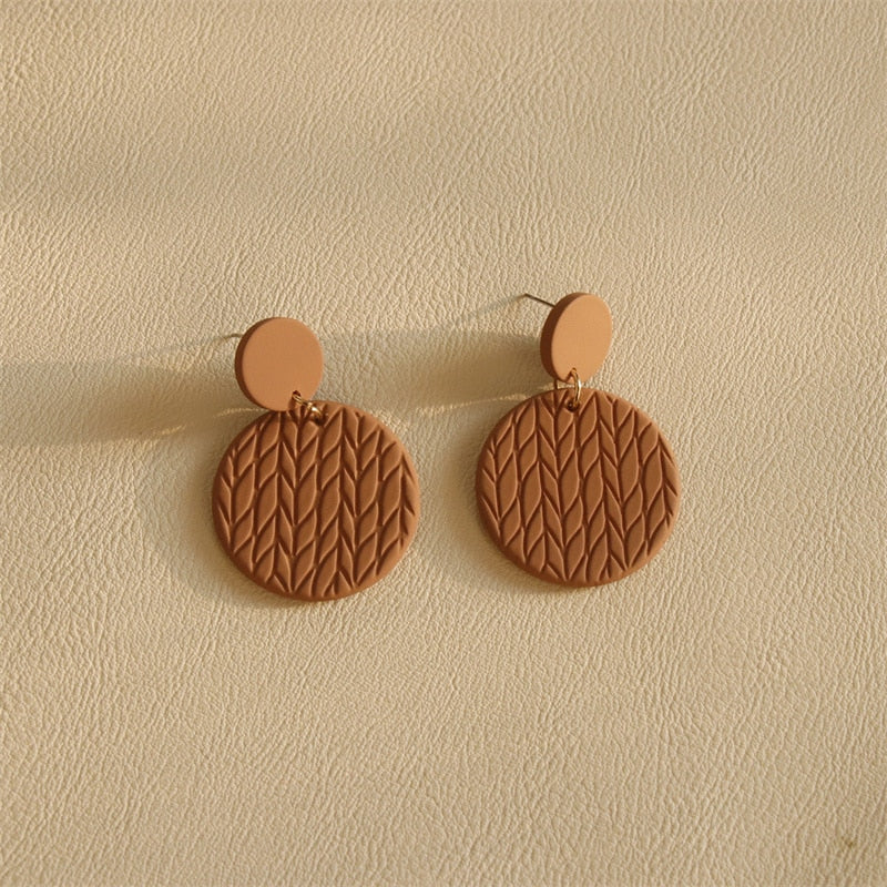 AOMU Fashion Geometric Round Hollow Acrylic Drop Earrings for Women Brown White Black Dangle Earrings Jewelry Gift 2022 Autumn