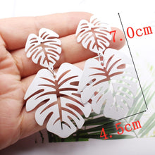 Load image into Gallery viewer, Pure White Color Daisy Butterfly Flower Dangle Earrings for Women New Summer Korean Orecchino Creative Romantic Wedding Jewelry