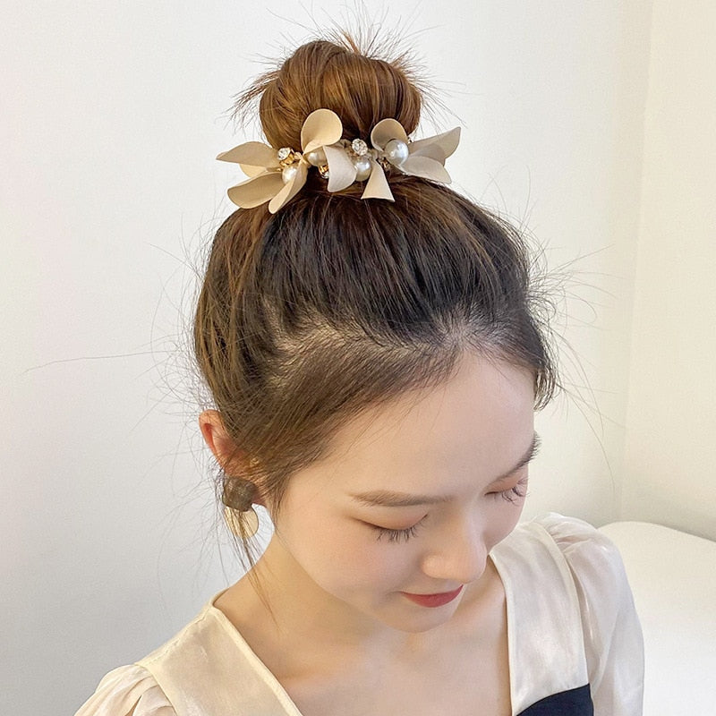 2022 New Elegant Pearl Flower Scrunchies Women Girls Elastic Hair Rubber Bands Tie Hair Ring Rope Holder Accessories Headdress