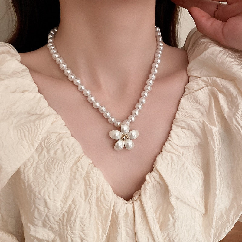 Korean 2022 New Exquisite Simulated Pearl Necklace Fashion Temperament Clavicle Chain Necklace Elegant Women&#39;s Jewelry