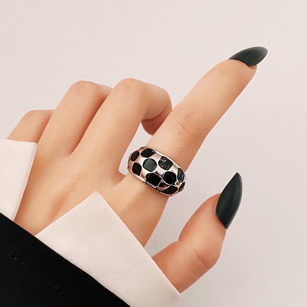 IFMYA New 8Pcs/Set Gold Black And White Checkerboard Oil Drip Ring Set Hollow Alloy Resin Round Rings Women Charm Jewelrys