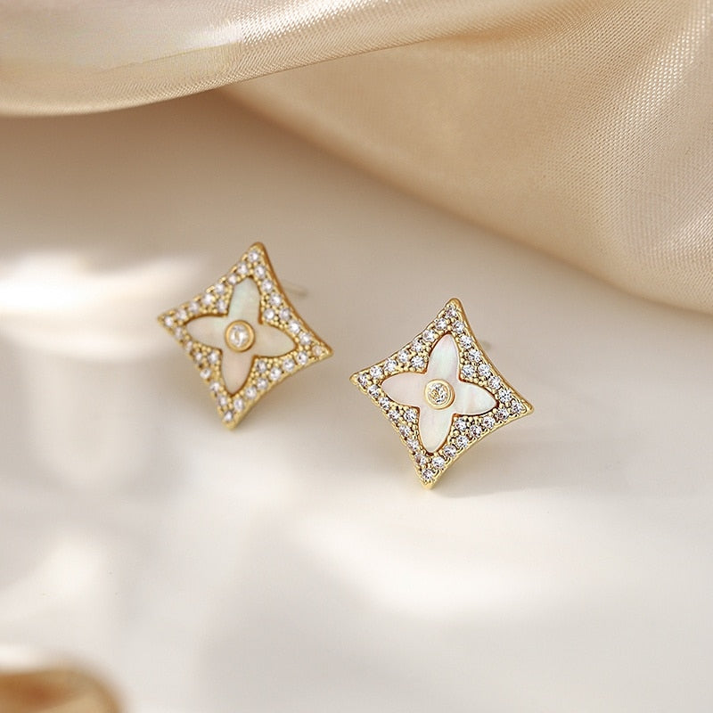 2022 New Earrings Fashion Jewelry Exquisite Copper Inlaid Zircon Shell Four-leaf Flower Earrings for Women Elegant Earring Gift