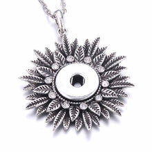 Load image into Gallery viewer, New Snap Jewelry 18mm Snap Buttons Necklaces Round Crystal Rhinestone Buttons Pendant Necklace Women DIY Fashion Jewelry 2022