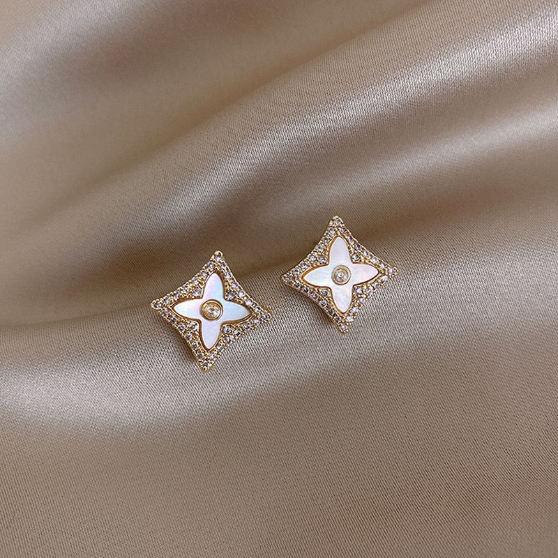 2022 New Earrings Fashion Jewelry Exquisite Copper Inlaid Zircon Shell Four-leaf Flower Earrings for Women Elegant Earring Gift