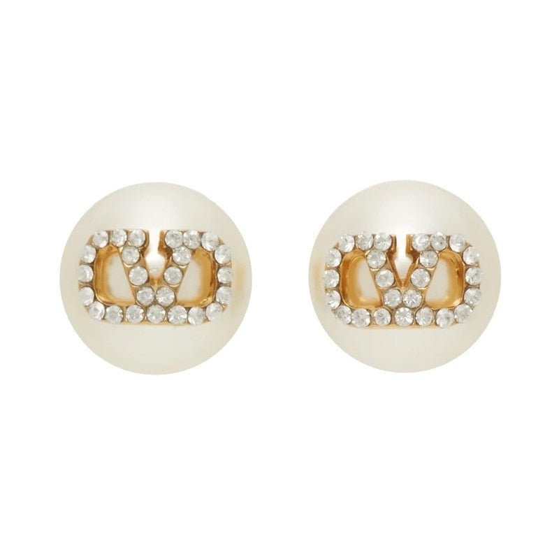 High Quality Classic Letter Earings for Women DVD Letter Pearl Earrings Light Luxury Retro Fashion Earrings Gift for Girls