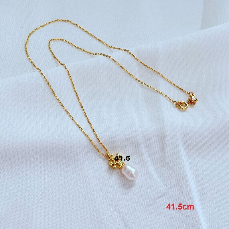 French Luxury Fashion Trendy Golden Copper Solid Snake Chain Pearl Necklace For Women 2022 Simple Design Jewelry Birthday Gift