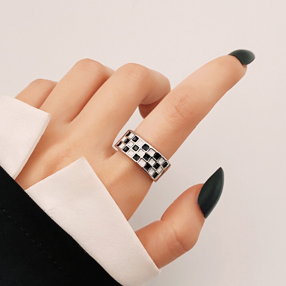 IFMYA New 8Pcs/Set Gold Black And White Checkerboard Oil Drip Ring Set Hollow Alloy Resin Round Rings Women Charm Jewelrys