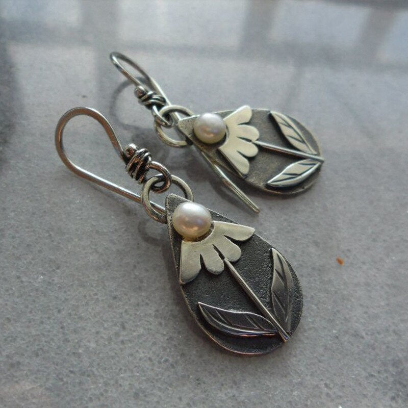 Vintage Flower Earrings Ethnic Metal Round Carved Plant Blossom Plant Inlaid Green Stone Dangle Hook Earrings for Women
