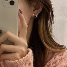 Load image into Gallery viewer, Korean Fashion Gold Temperament Simple and Compact Integrated Claw / Flower Curve Versatile Earrings for Women&#39;s Jewelry Wedding