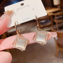 Load image into Gallery viewer, Retro Chain Geometric Shape South Korea 2022 Trend Women&#39;s Earrings Gold Personality Hanging Earrings Accessory Jewelry
