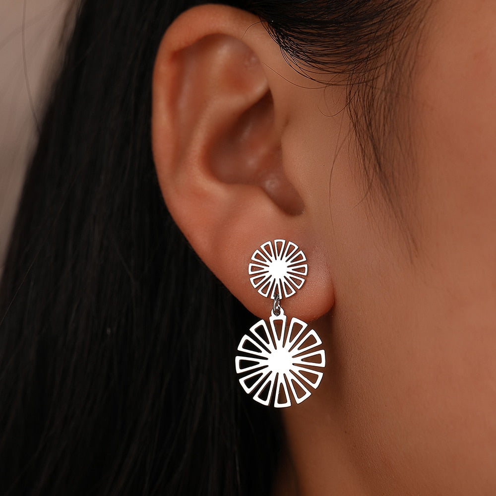 Stainless Steel Earrings Sweet Vintage Delicate Sunflower Elegant Sense Light Luxury Fashion Pendant Earrings For Women Jewelry