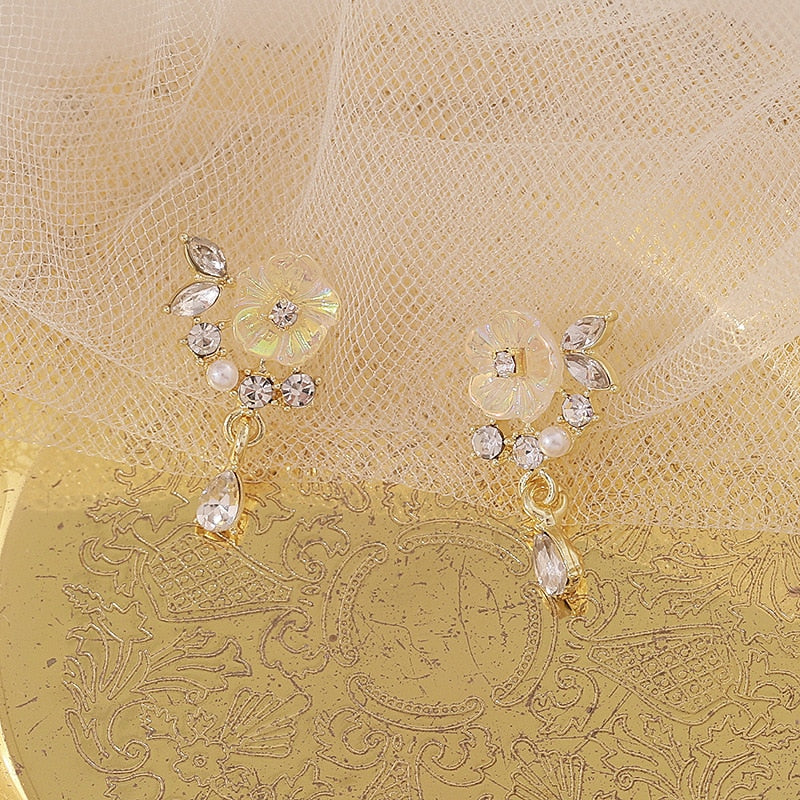 2022 New Super Fairy Simple Temperament Pearl Flower Stud Earrings Women&#39;s Light Luxury Fashion All-match Jewelry Gift Trend