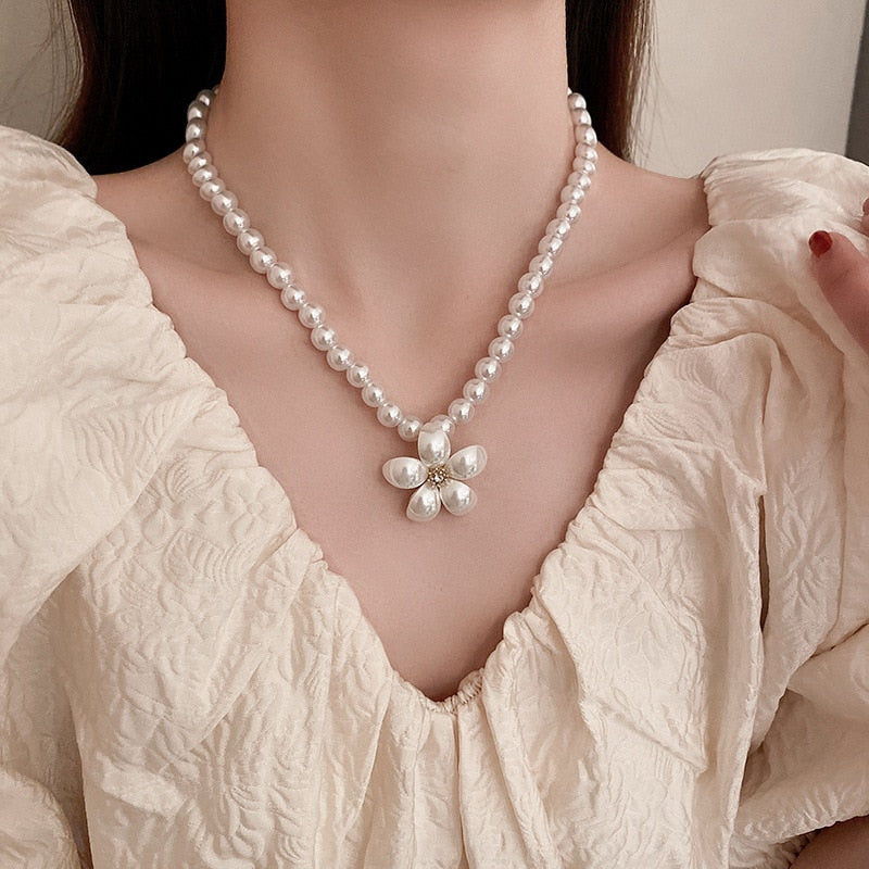 Korean 2022 New Exquisite Simulated Pearl Necklace Fashion Temperament Clavicle Chain Necklace Elegant Women&#39;s Jewelry