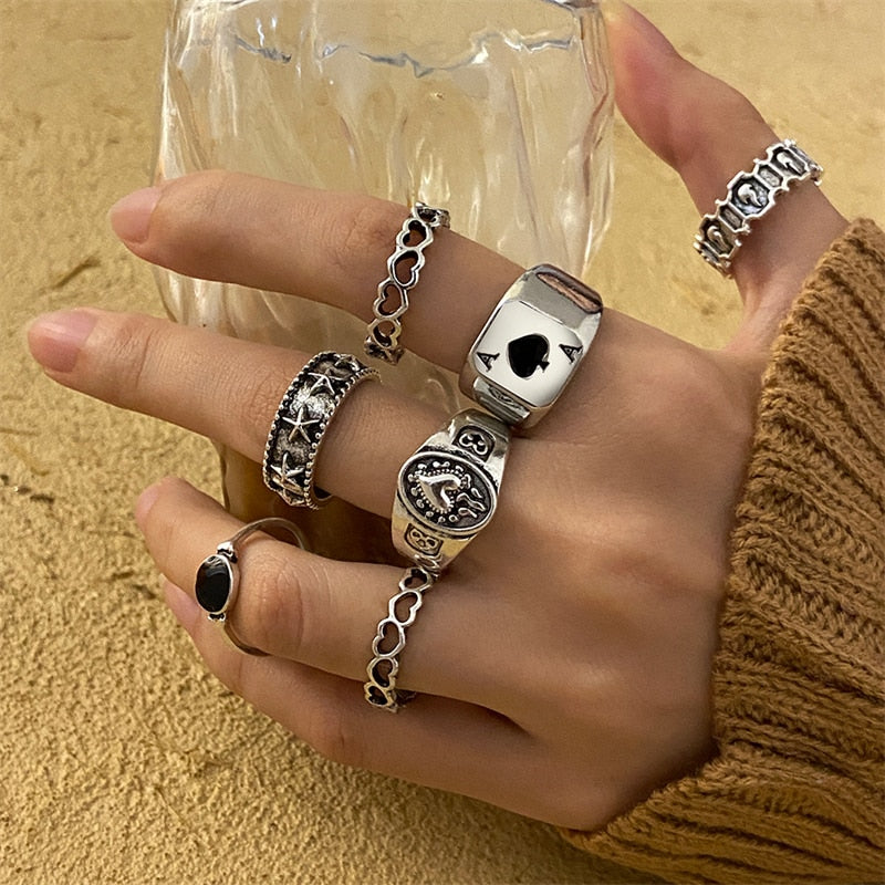 17KM 7Pcs Skull Owl Snake Rings Set Gothic Vintage Punk Rings for Women Silver Plated Rings Black Dice Rose Charm Finger Jewelry
