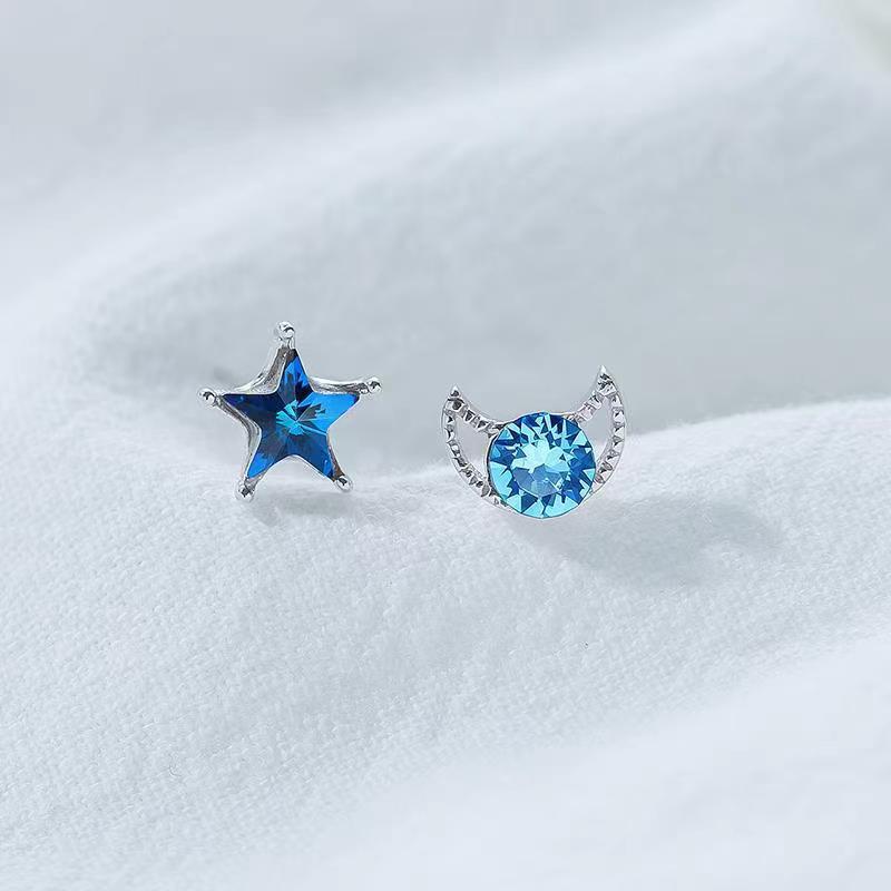Minimalism Silver Color Cute Space Astronaut Stud Earrings for Women Asymmetric Planet Opal Lovely Simple Ear Piercing Jewelry