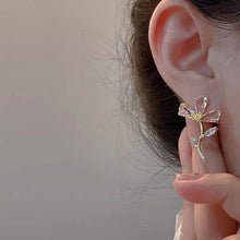 Load image into Gallery viewer, 2022 Summer New Fashion Trend Elegant Exquisite Crystal Flower Zircon Stud Earrings Women&#39;s Wedding Jewelry Party Gift Wholesale