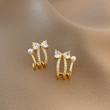Load image into Gallery viewer, Korean Fashion Gold Temperament Simple and Compact Integrated Claw / Flower Curve Versatile Earrings for Women&#39;s Jewelry Wedding
