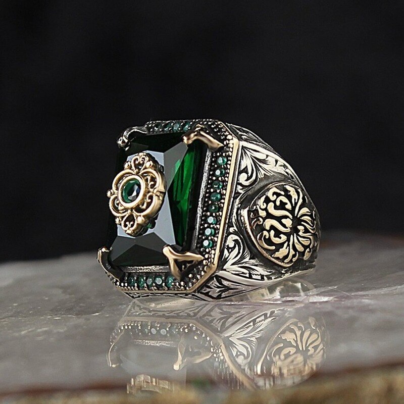 2023 new Retro Ethnic style signet ring for Men Women antique silver carved ring inlaid with green Zircon locomotive punk ring