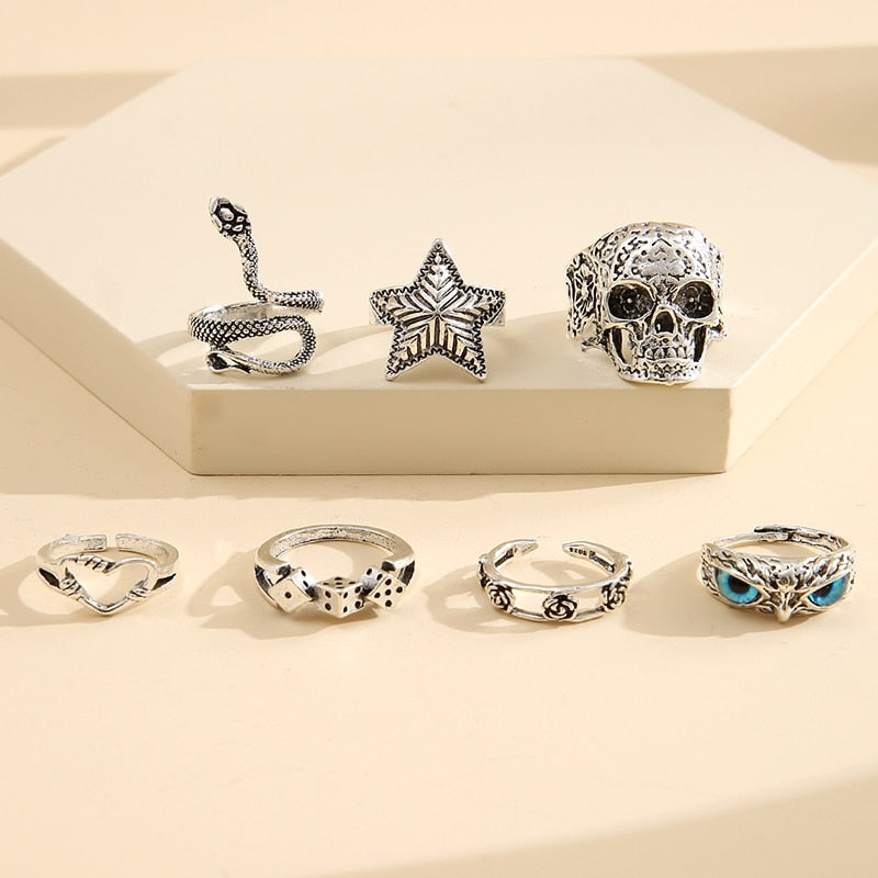 17KM 7Pcs Skull Owl Snake Rings Set Gothic Vintage Punk Rings for Women Silver Plated Rings Black Dice Rose Charm Finger Jewelry
