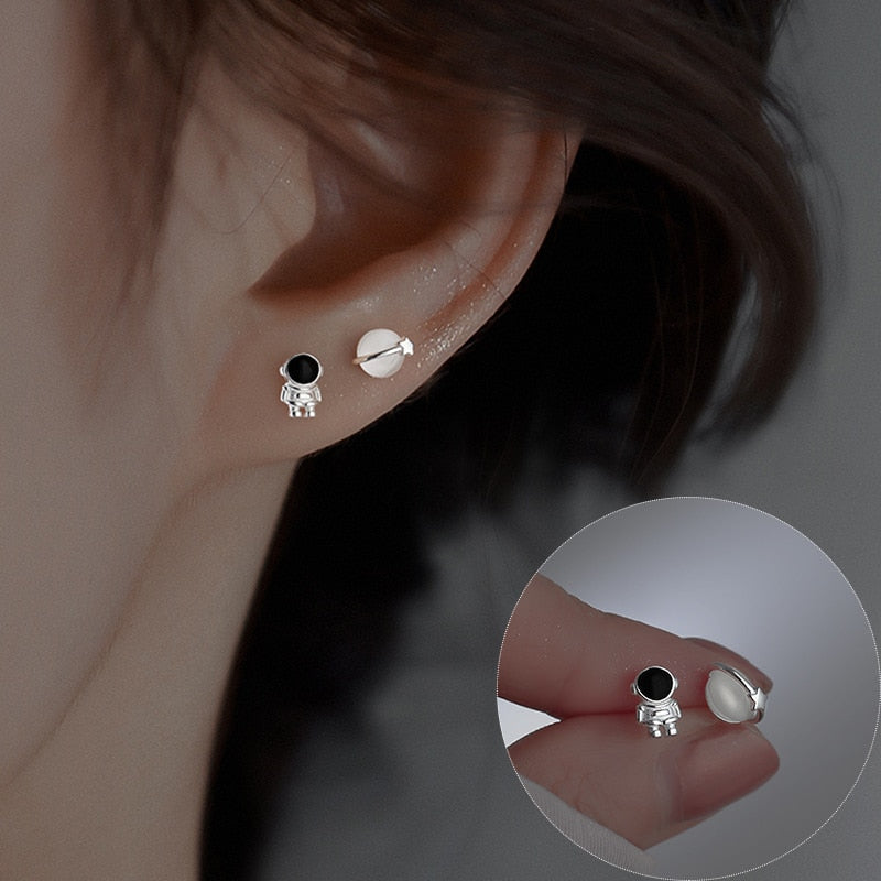 Minimalism Silver Color Cute Space Astronaut Stud Earrings for Women Asymmetric Planet Opal Lovely Simple Ear Piercing Jewelry